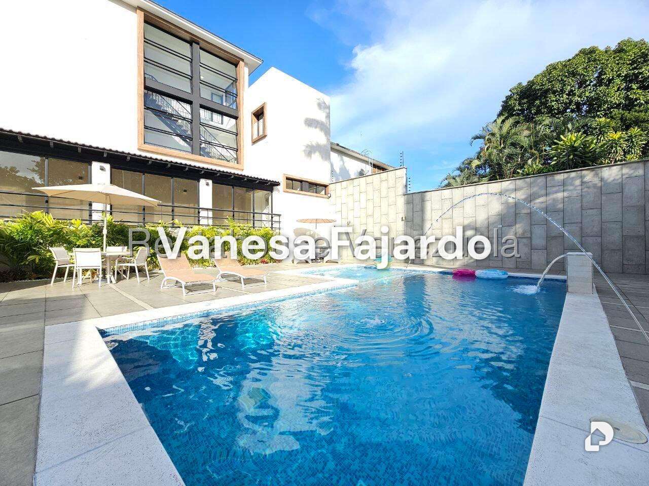 Casa en Altamira, Caracas – 24