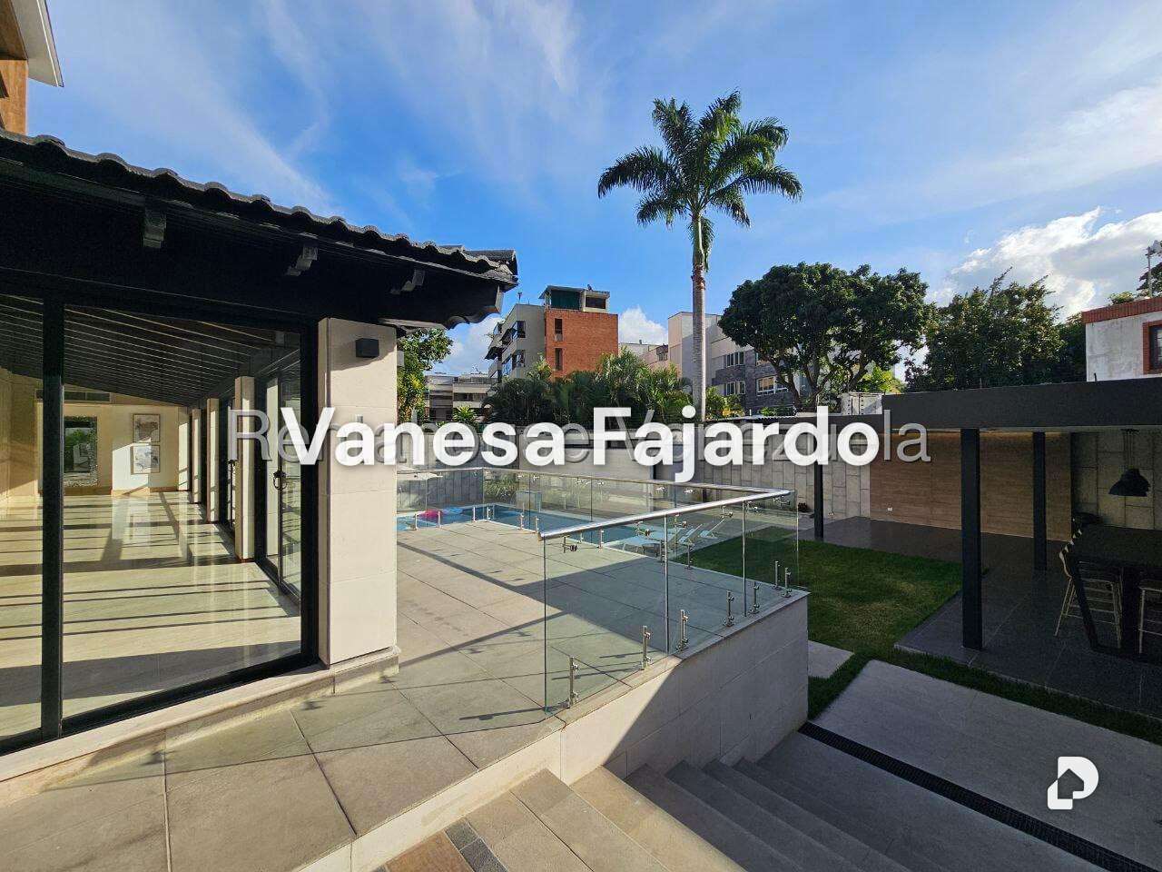 Casa en Altamira, Caracas – 25