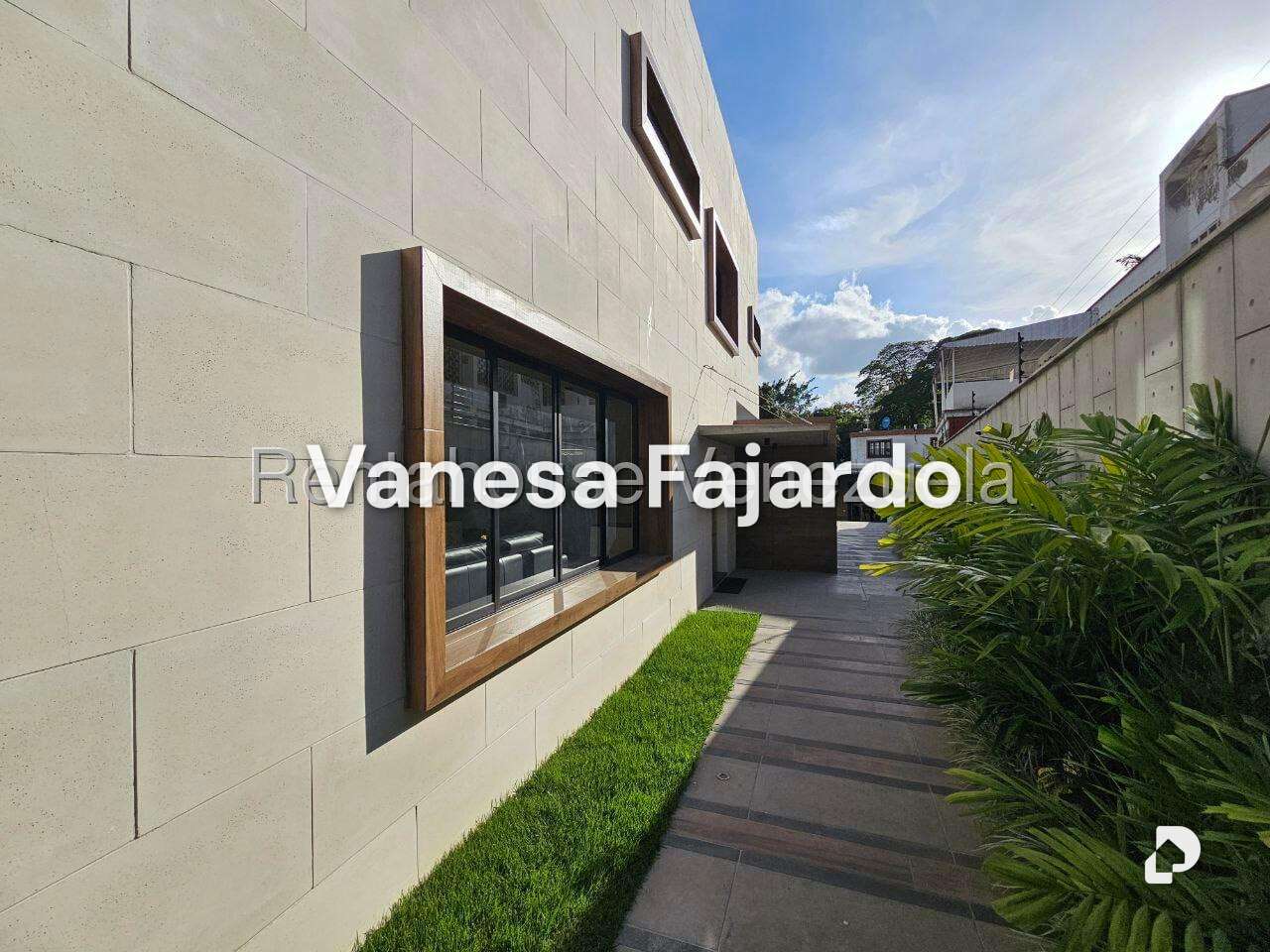 Casa en Altamira, Caracas – 19