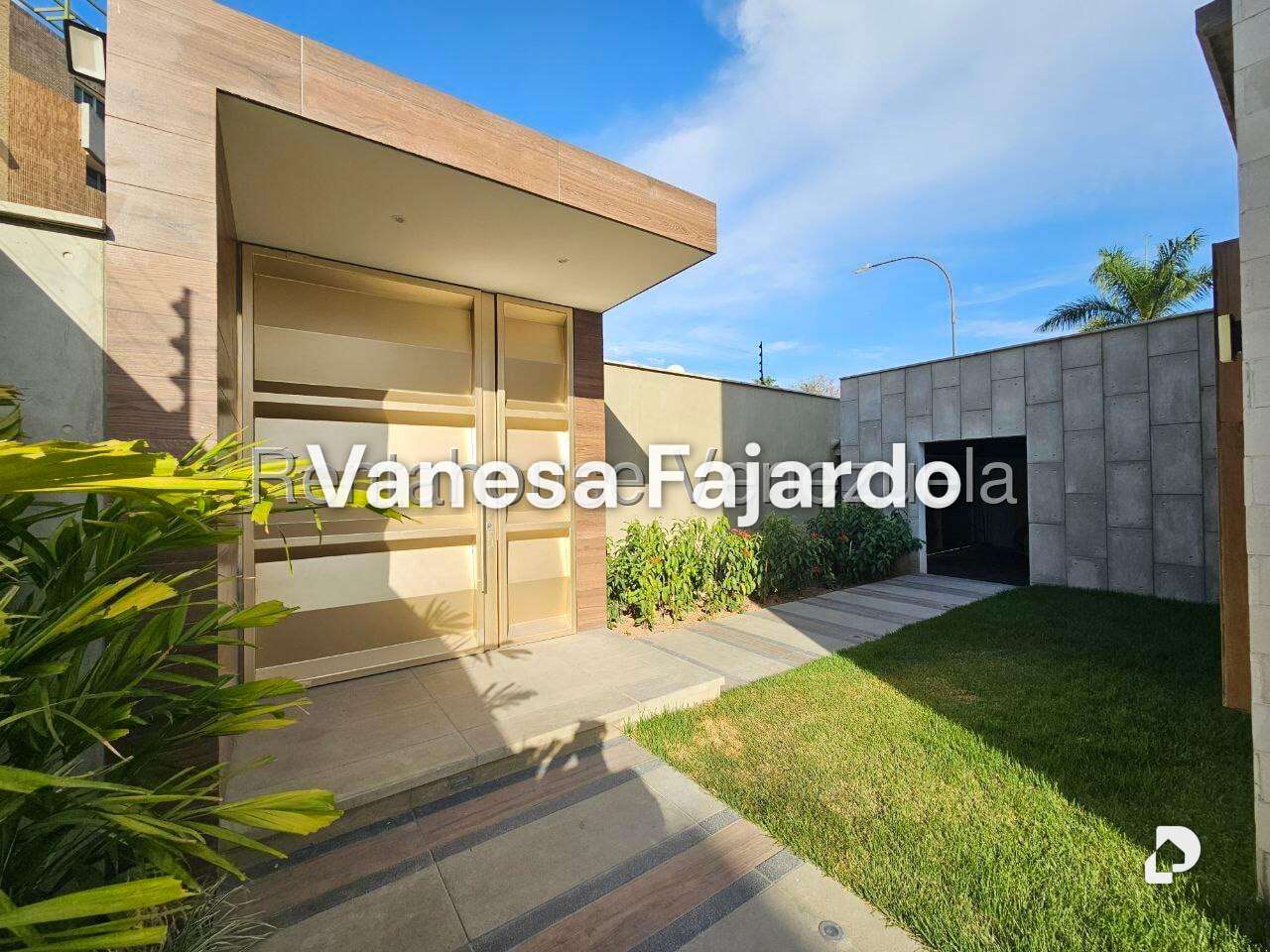 Casa en Altamira, Caracas – 12
