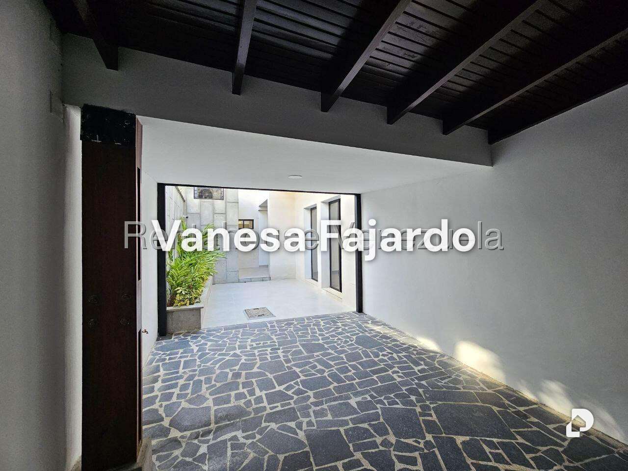 Casa en Altamira, Caracas – 17