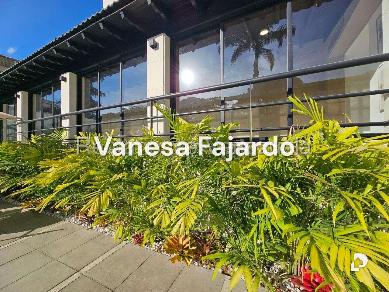 Casa en Altamira, Caracas – 28
