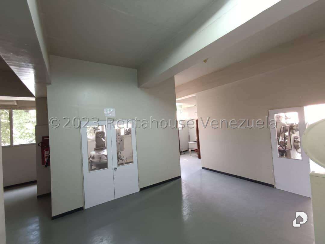 Edificio en La Urbina, Caracas – 28