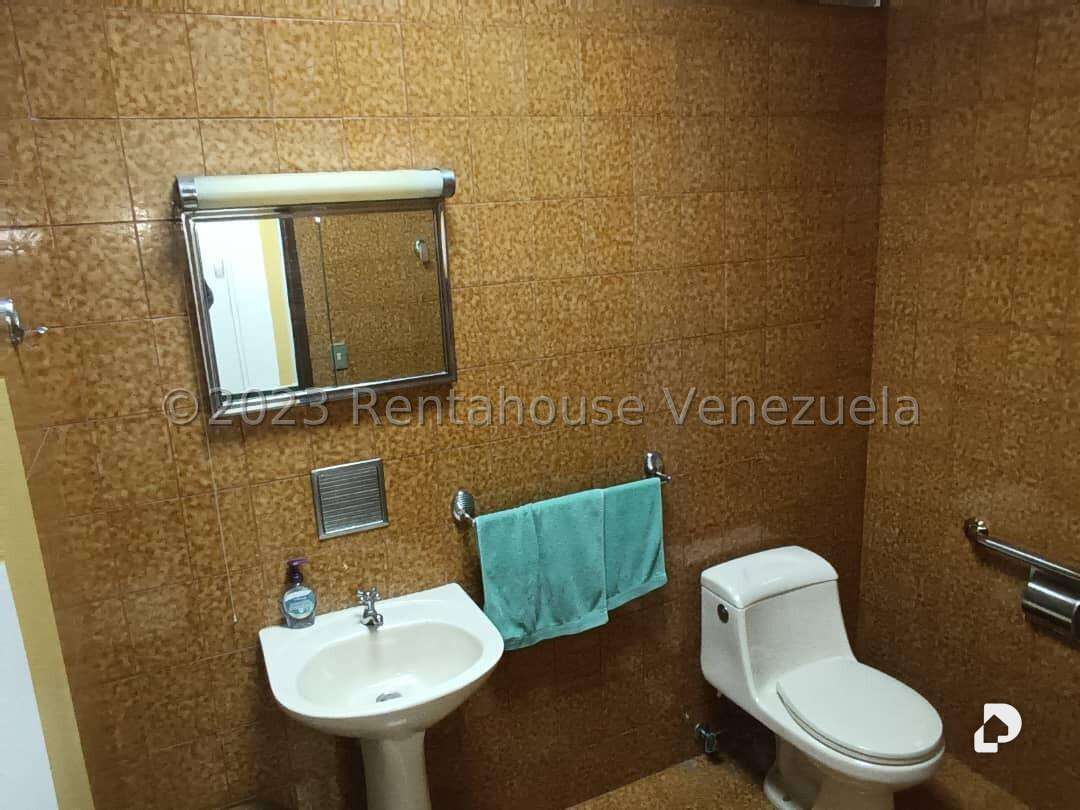 Edificio en La Urbina, Caracas – 25