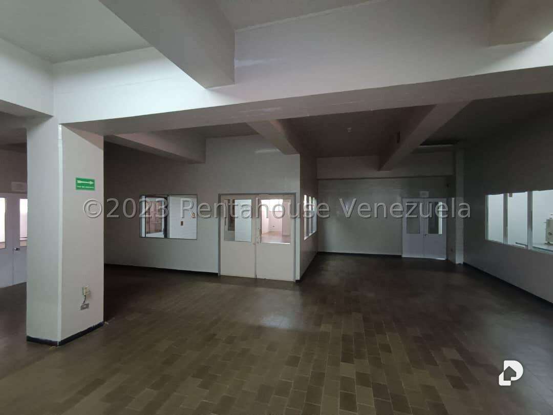 Edificio en La Urbina, Caracas – 29