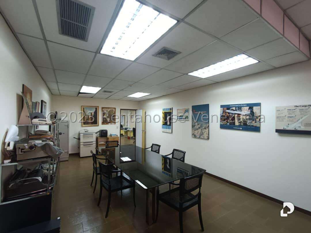 Edificio en La Urbina, Caracas – 19
