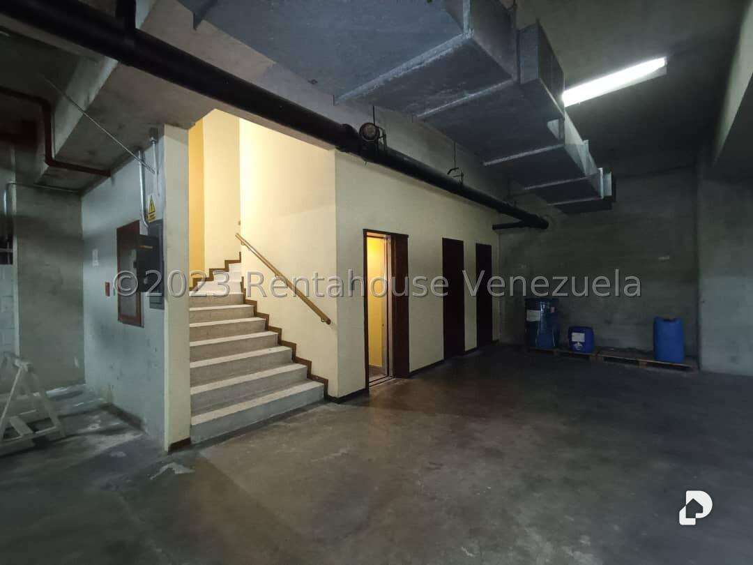Edificio en La Urbina, Caracas – 11