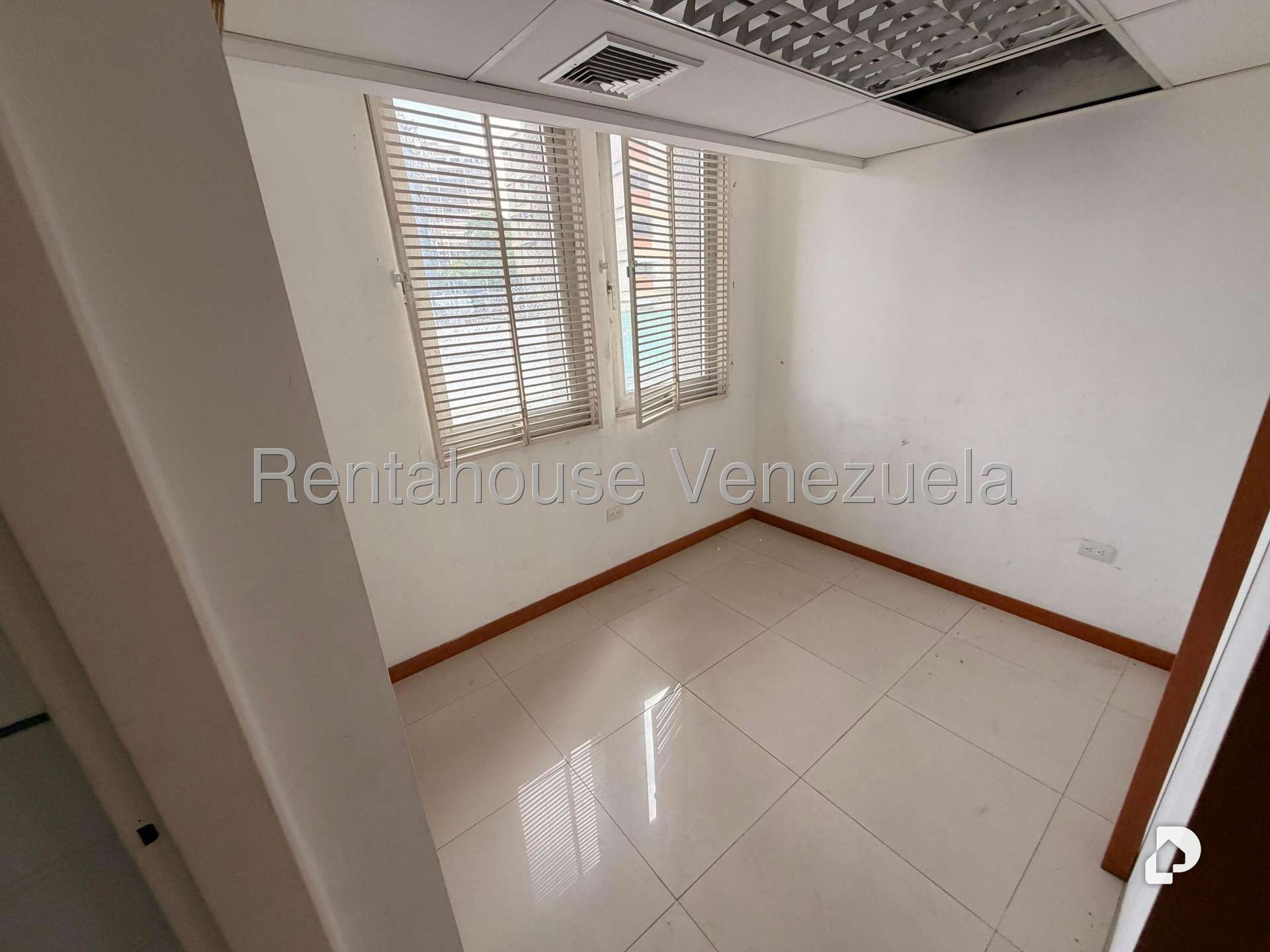 Local comercial en Bello Monte, Caracas – 46