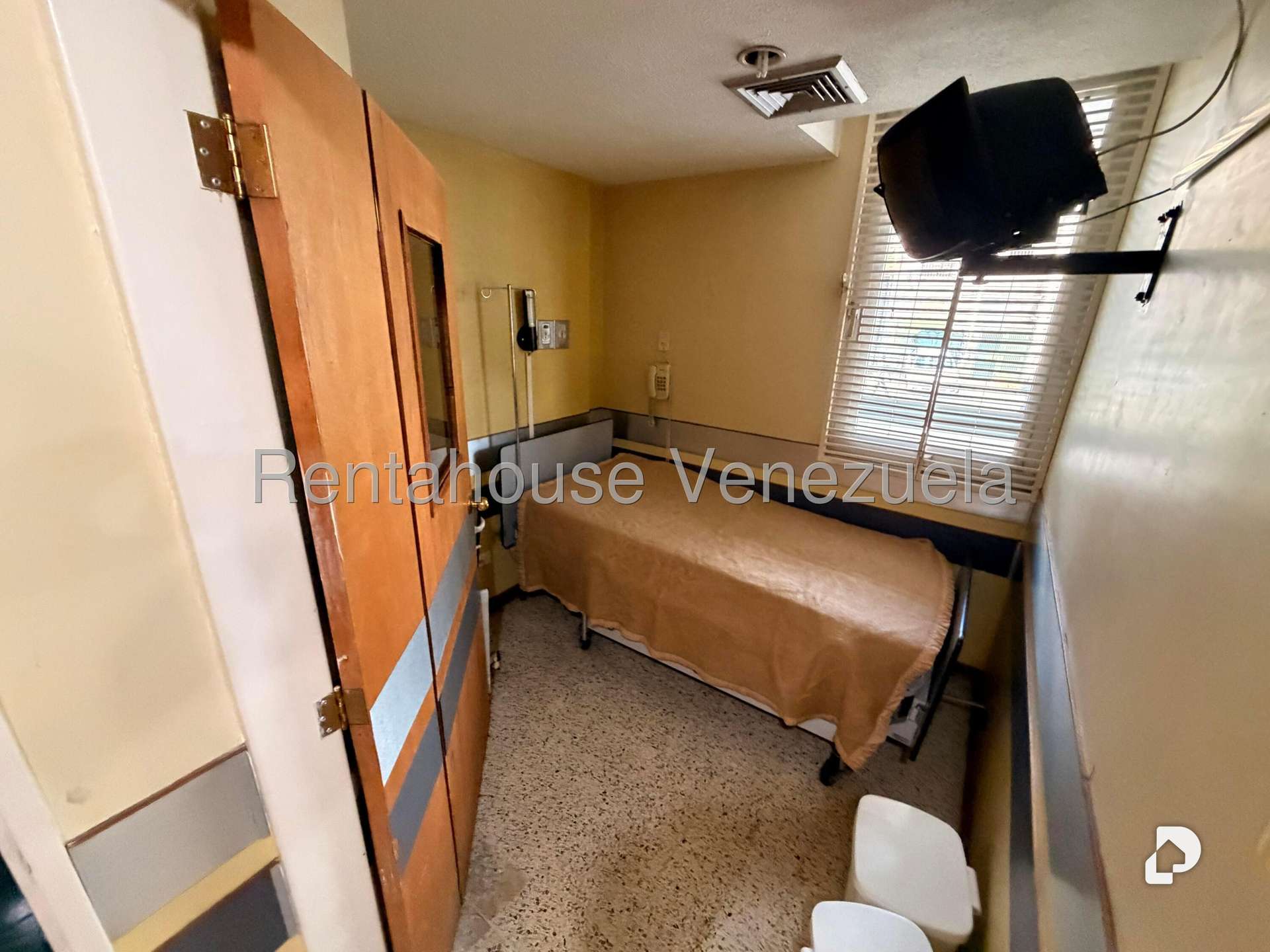 Local comercial en Bello Monte, Caracas – 24