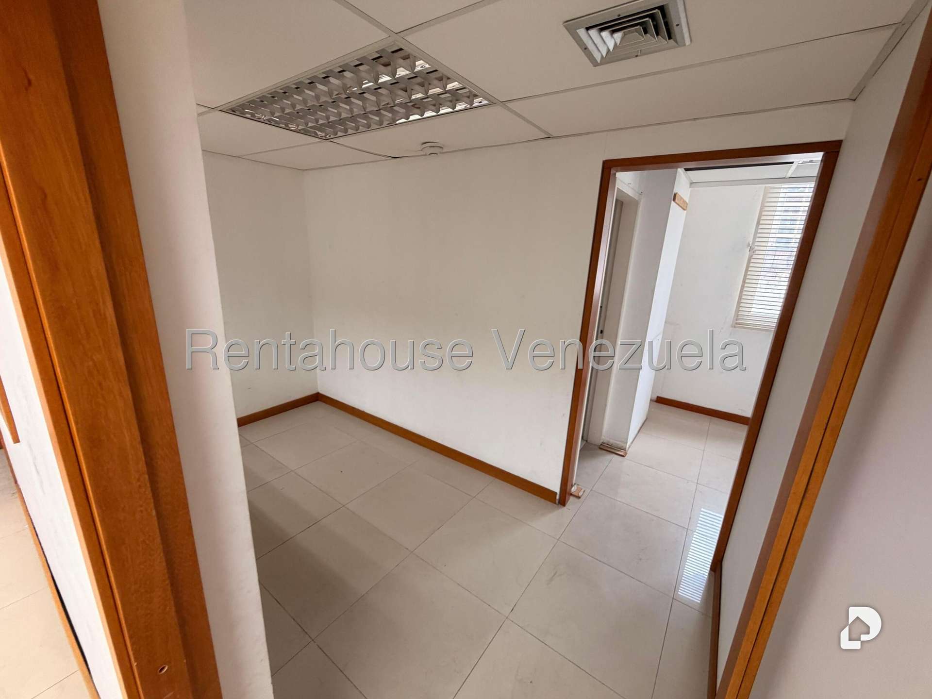 Local comercial en Bello Monte, Caracas – 48