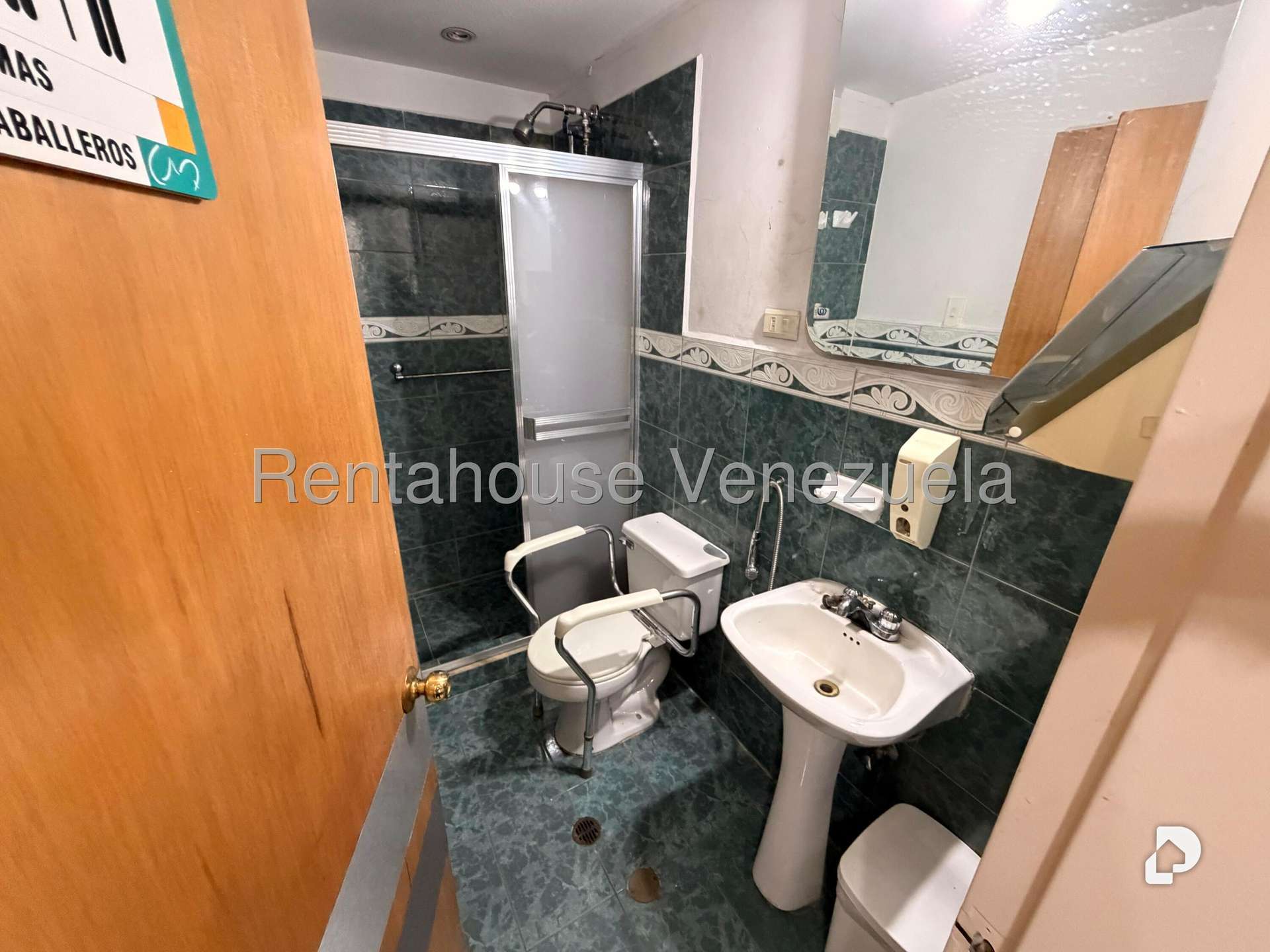 Local comercial en Bello Monte, Caracas – 13