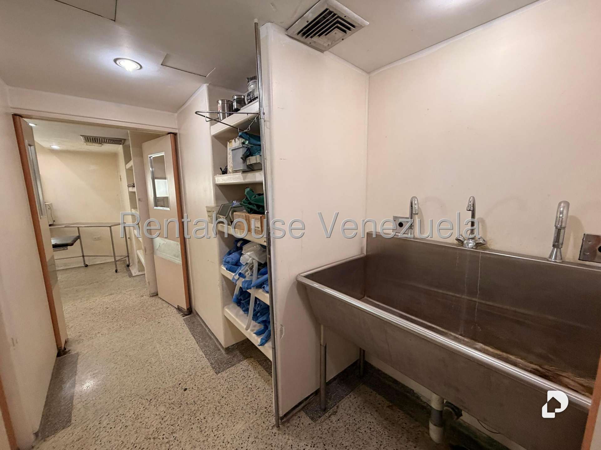 Local comercial en Bello Monte, Caracas – 9