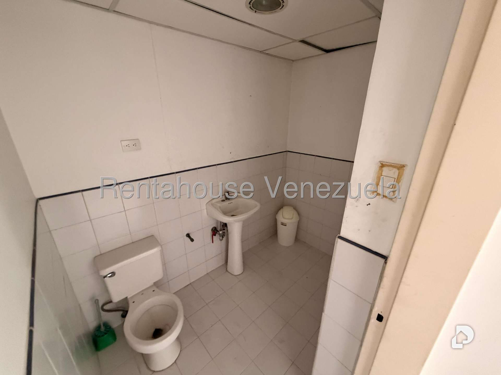 Local comercial en Bello Monte, Caracas – 57