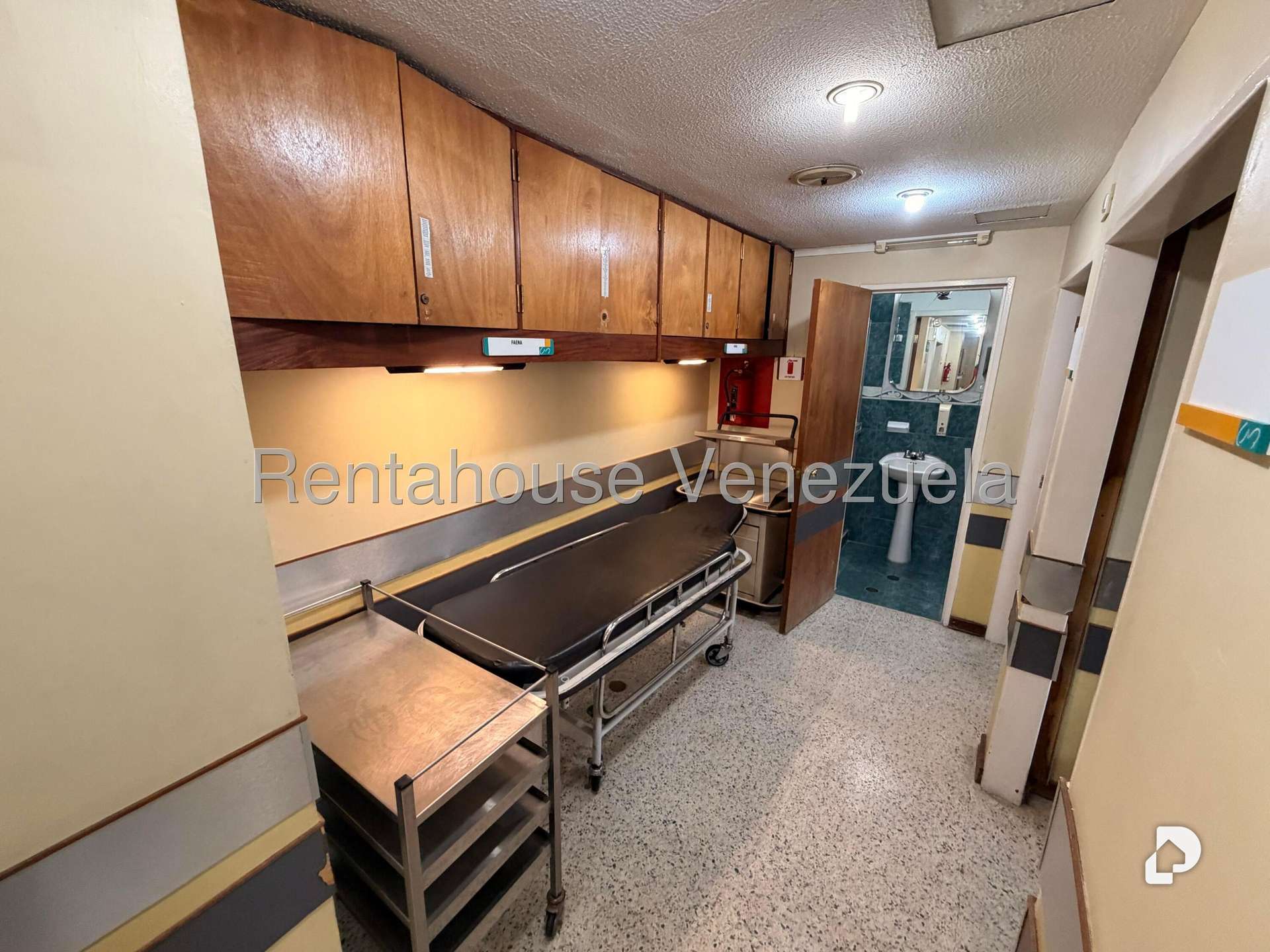 Local comercial en Bello Monte, Caracas – 31