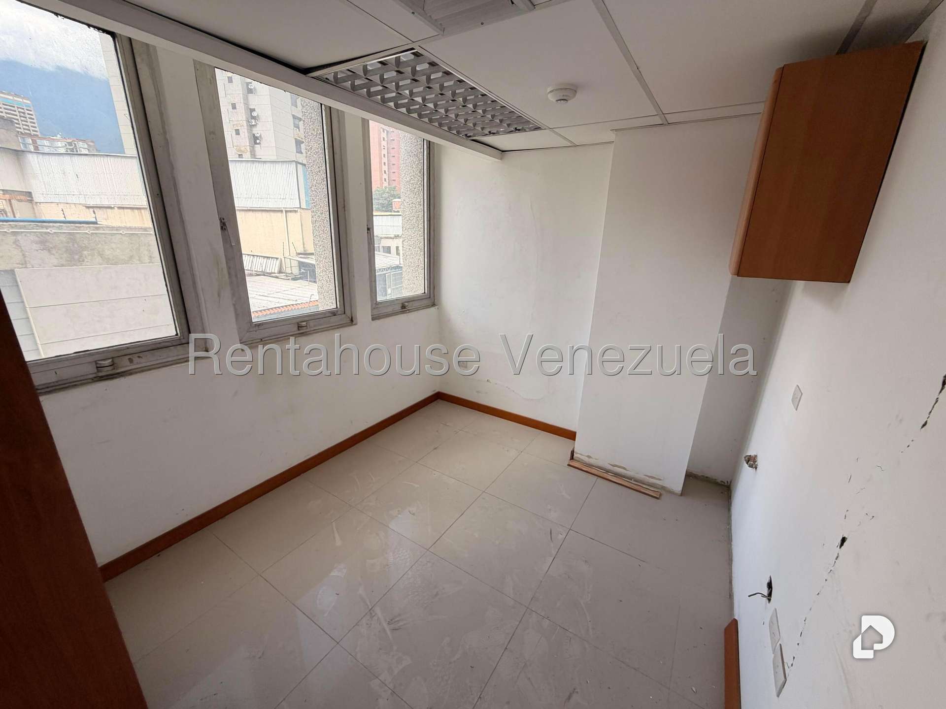 Local comercial en Bello Monte, Caracas – 50