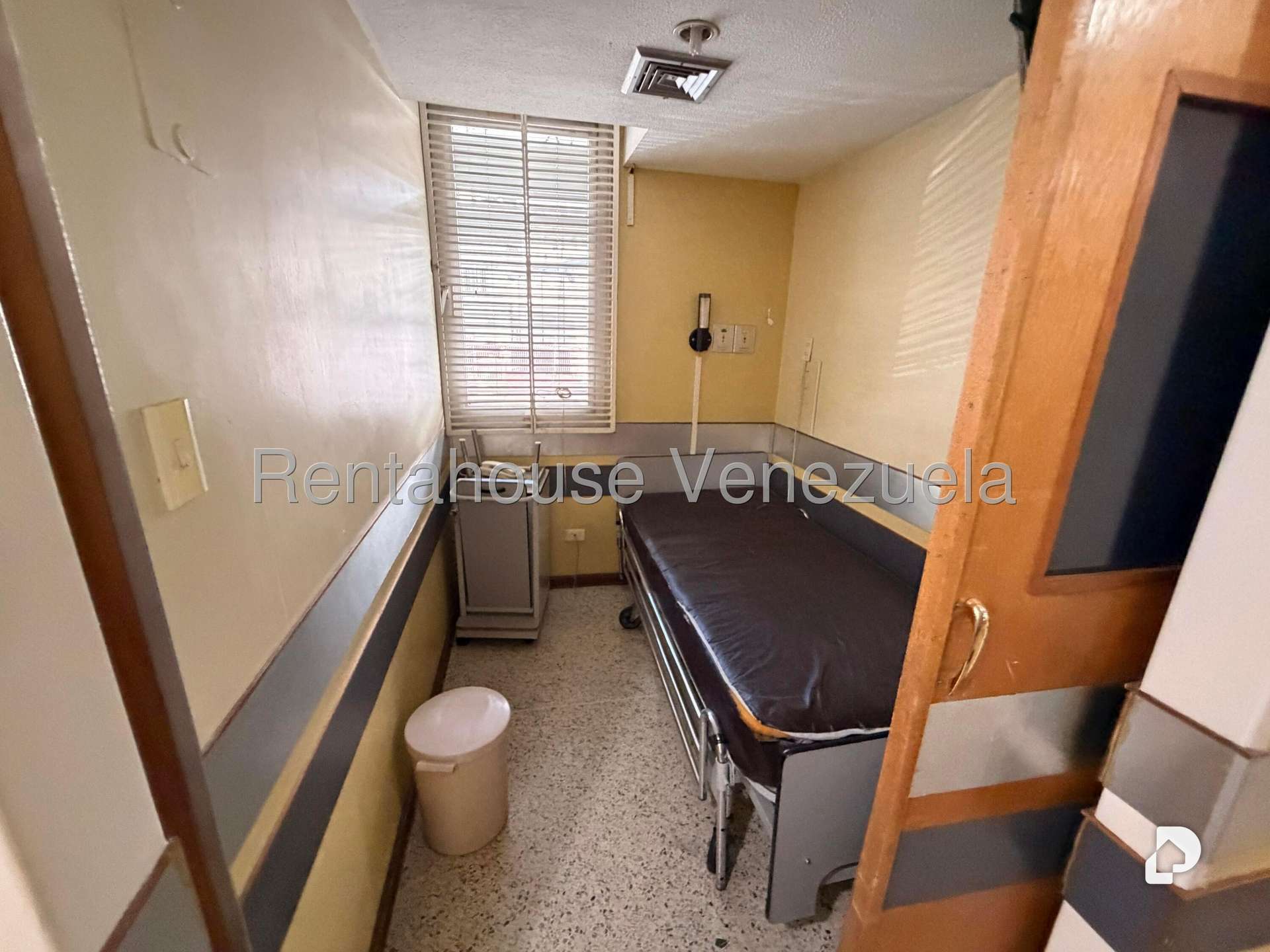 Local comercial en Bello Monte, Caracas – 26