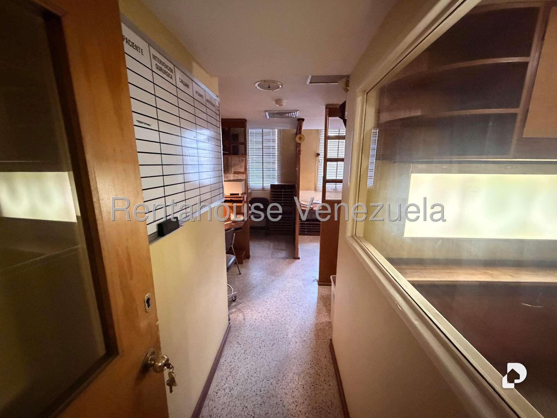 Local comercial en Bello Monte, Caracas – 19