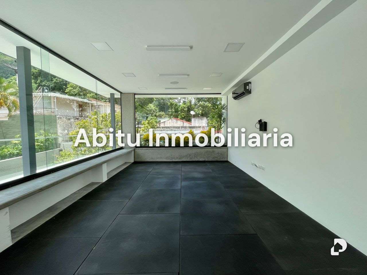 Casa en Altamira, Caracas – 11
