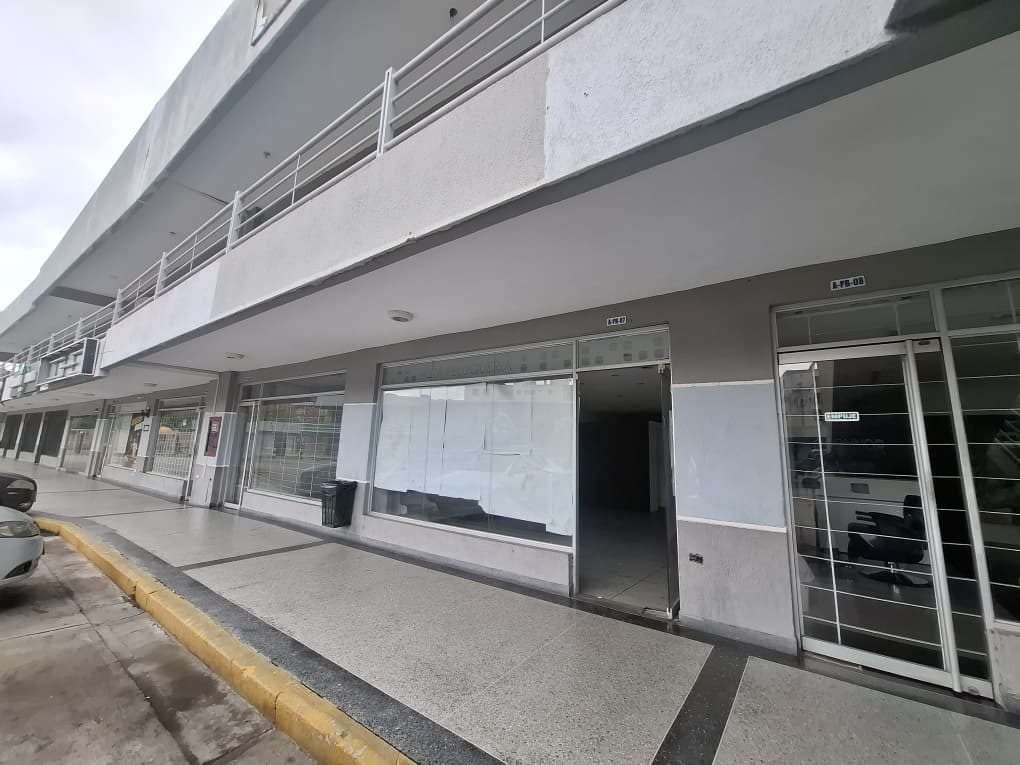 Local comercial en Los Guayos - 1
