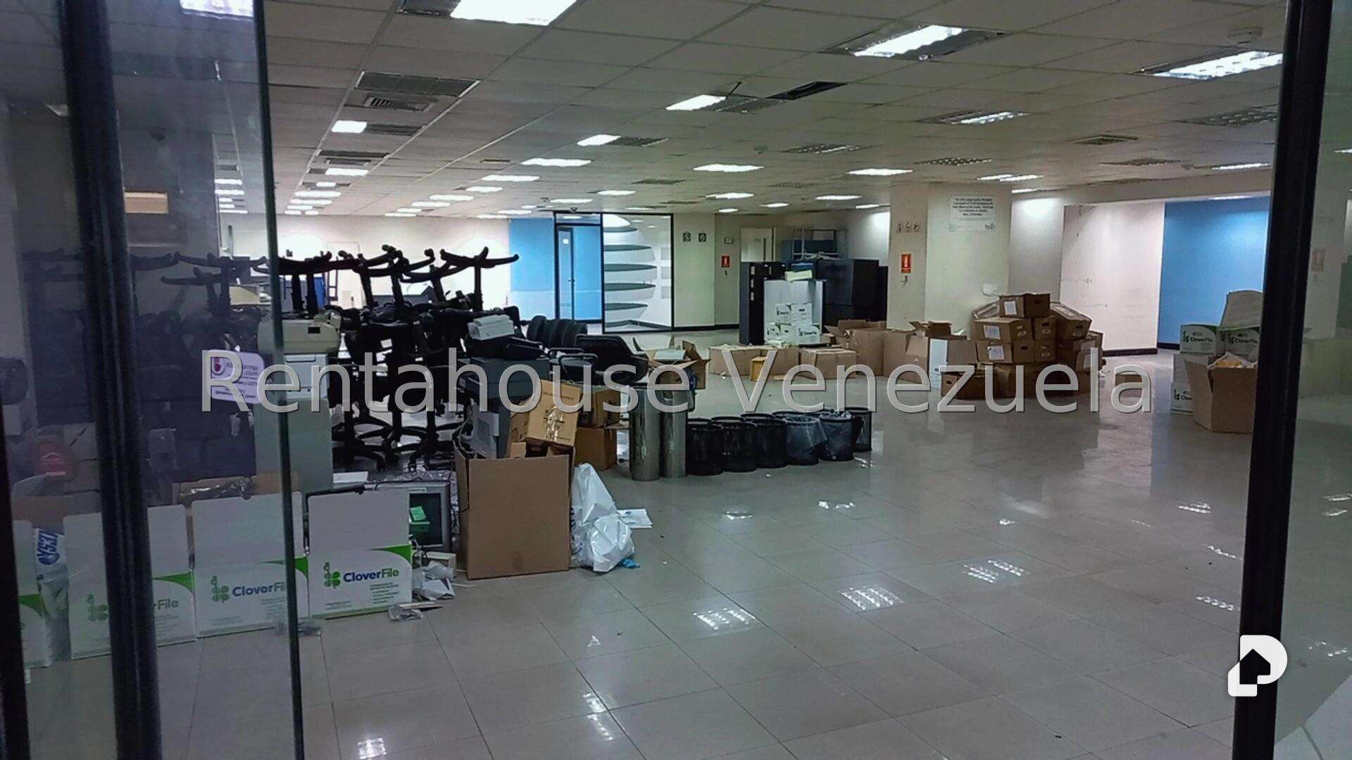 Local comercial en El Cafetal, Caracas – 18