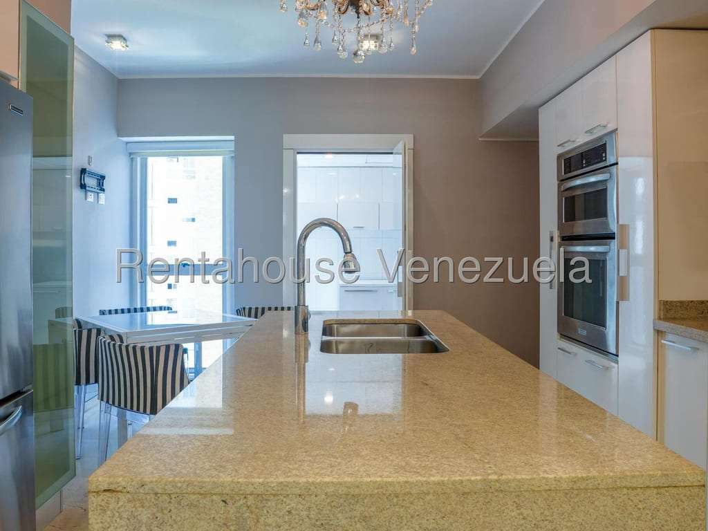 Apartamento en Las Mesetas de Santa Rosa de Lima, Caracas