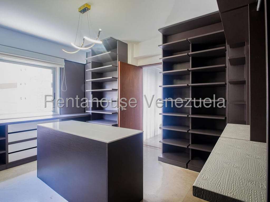 Apartamento en Las Mesetas de Santa Rosa de Lima, Caracas