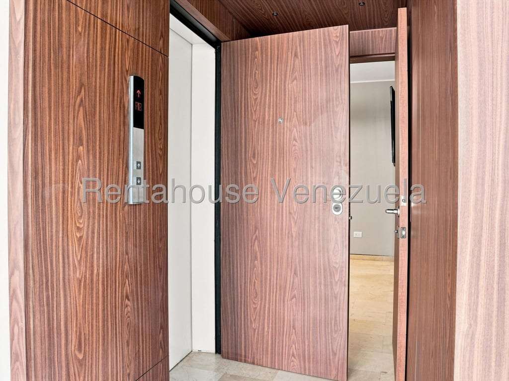 Apartamento en Las Mesetas de Santa Rosa de Lima, Caracas
