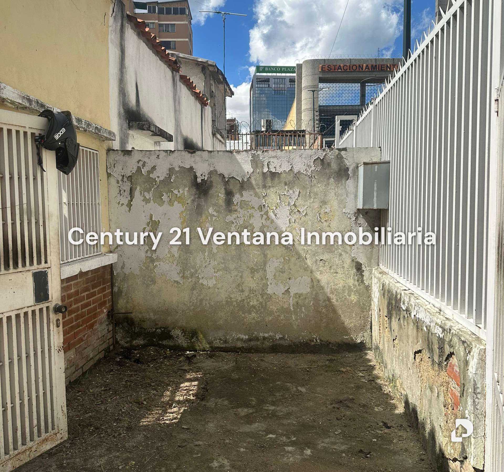 Terreno en Sabana Grande, Caracas – 11