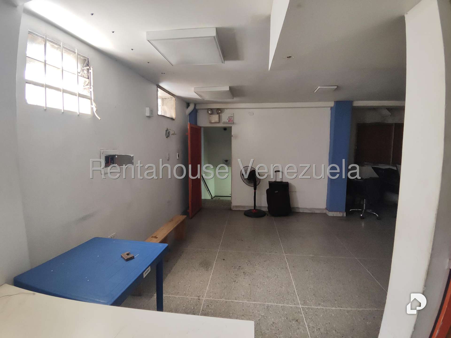 Local comercial en Parroquia Altagracia, Caracas – 15