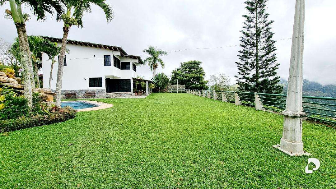 Casa en La Lagunita, Caracas – 25