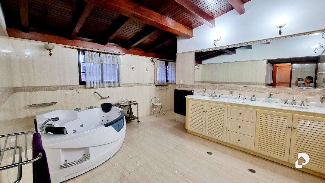 Casa en La Lagunita, Caracas – 18