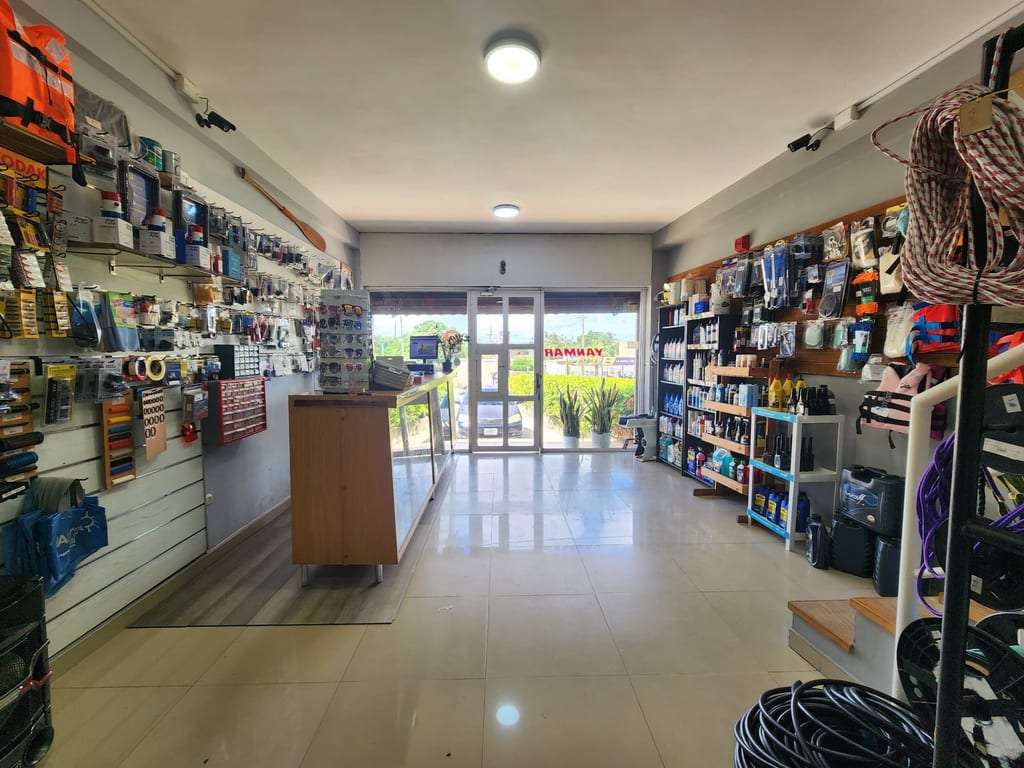 Local comercial en Tucacas - 1