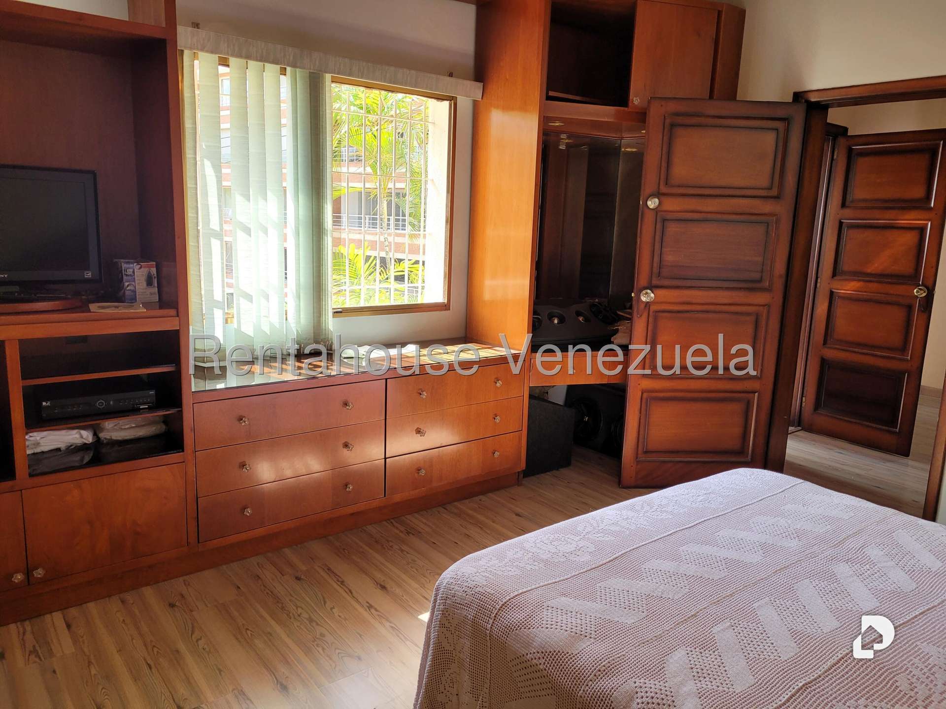 Casa en Alta Florida, Caracas – 27