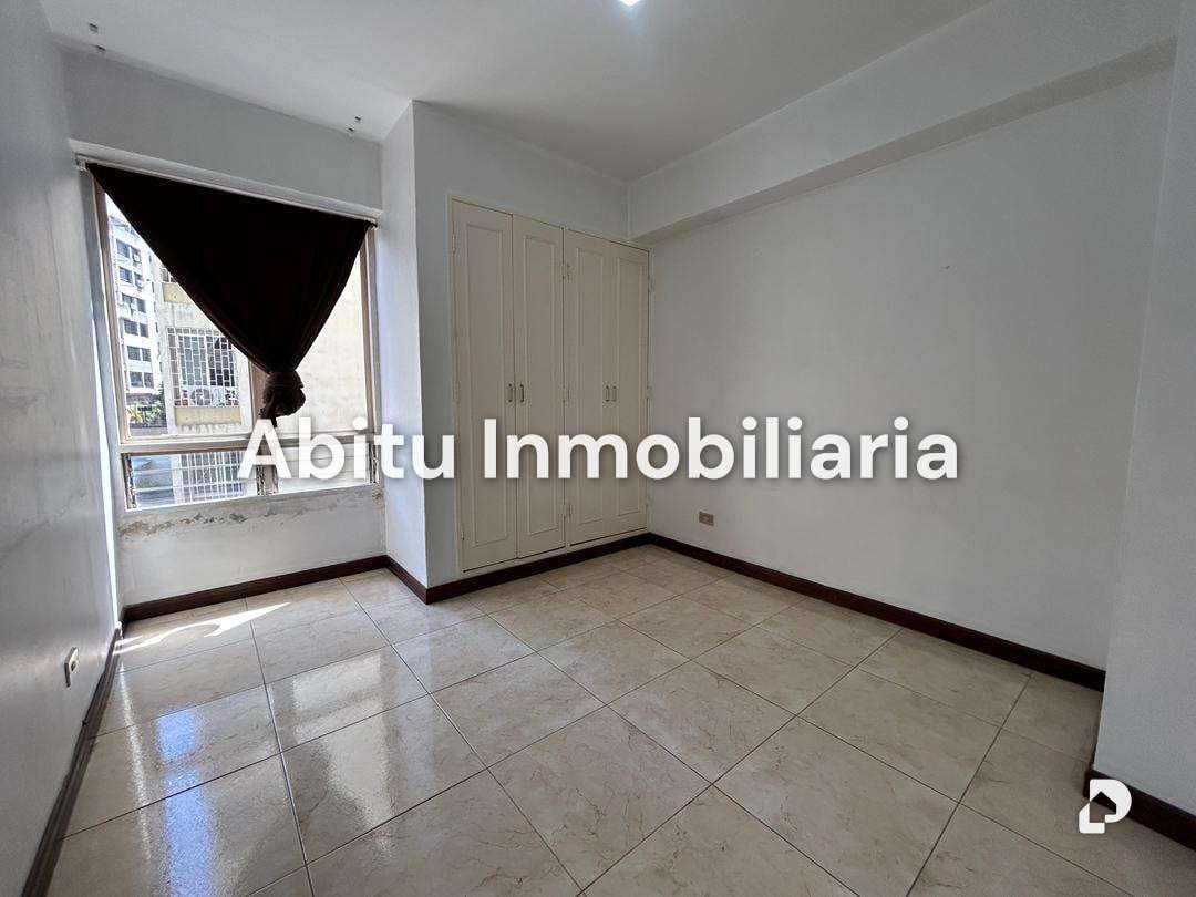 Apartamento en San Bernardino, Caracas – 13
