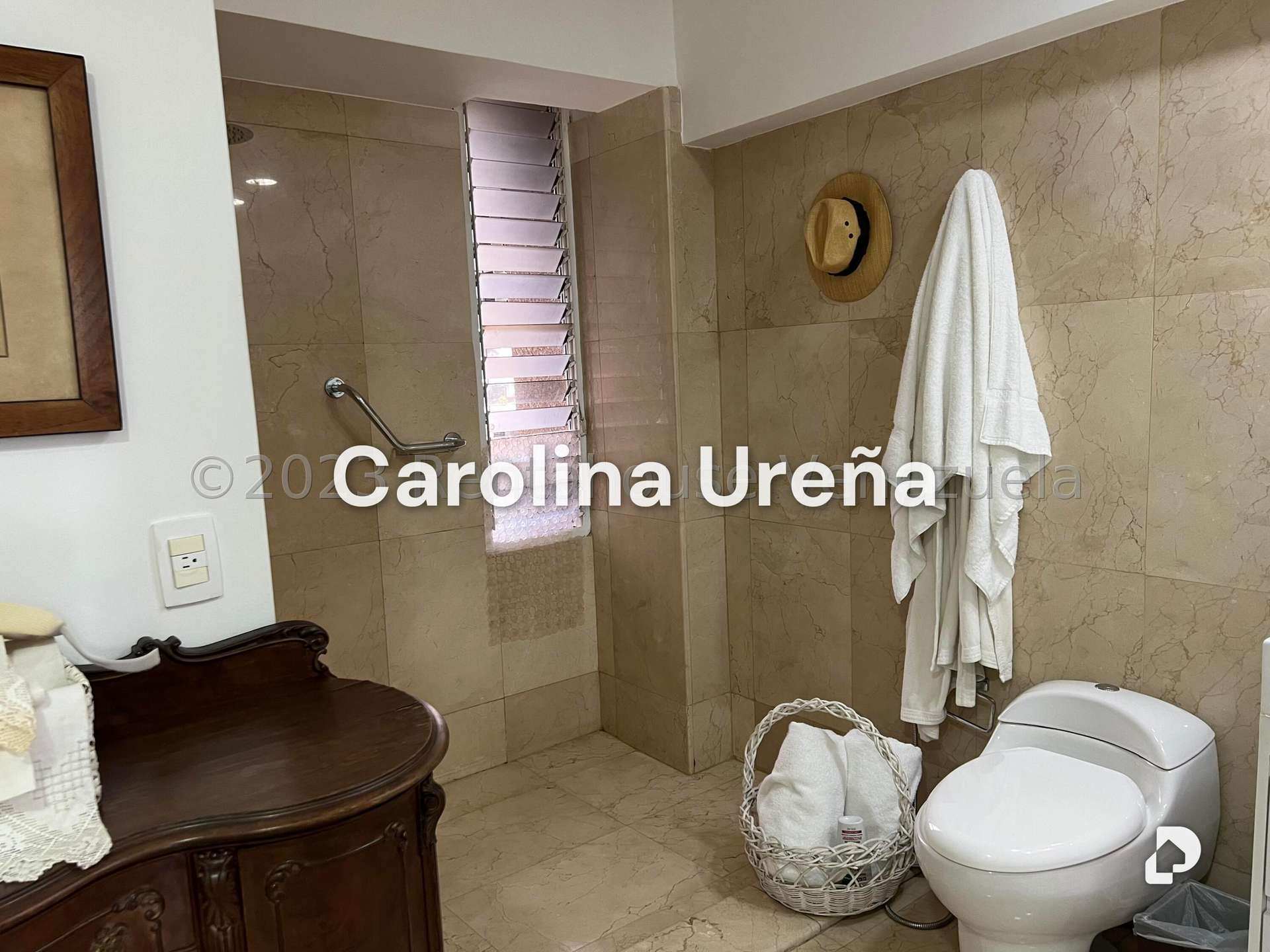 Apartamento en Las Mesetas de Santa Rosa de Lima, Caracas – 27