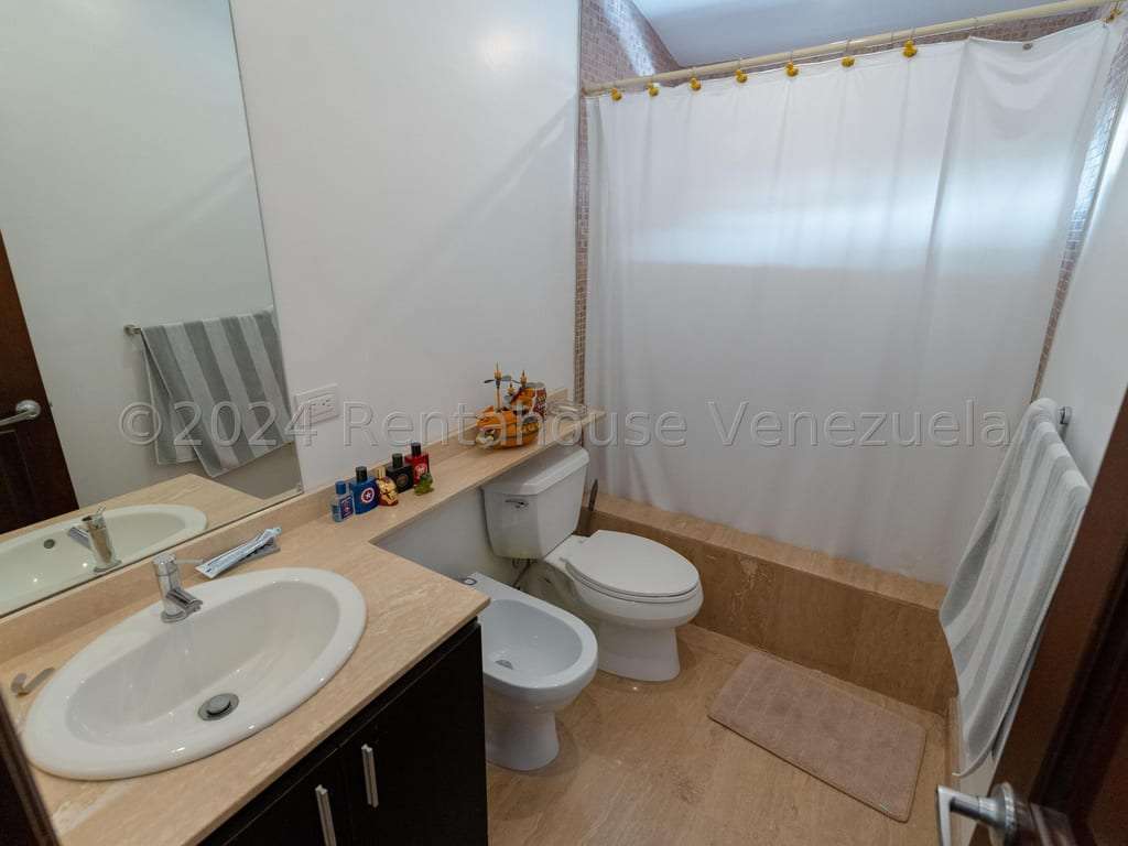 Casa en La Lagunita Country Club, Caracas