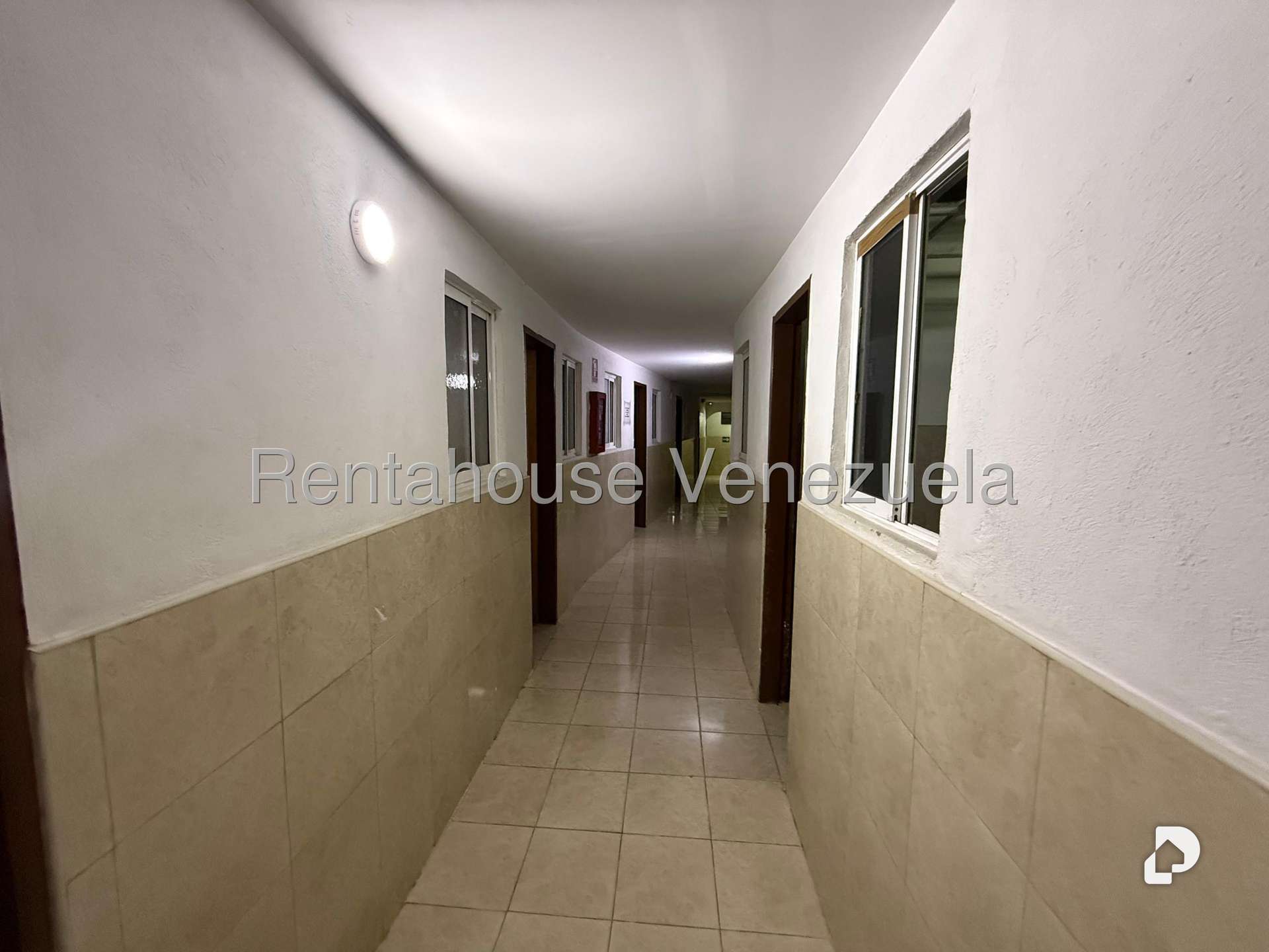 Local comercial en Los Dos Caminos, Caracas – 2
