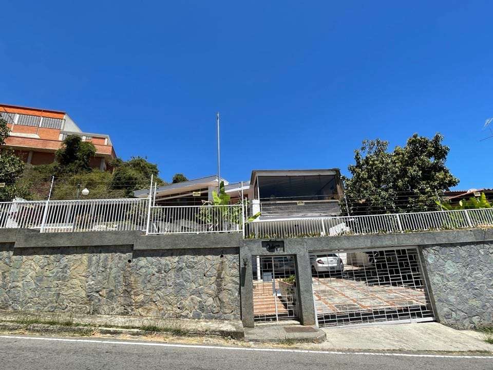 House in Prados del Este, Caracas - 1
