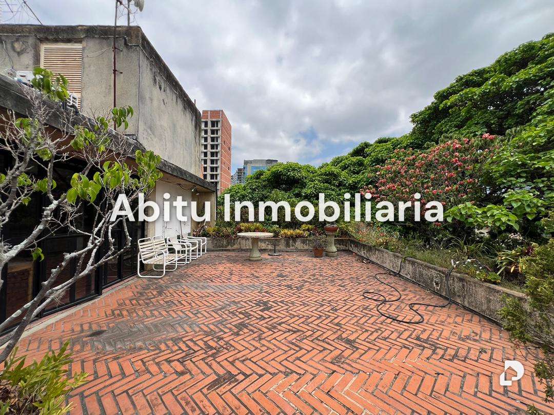 Building in Las Mercedes, Caracas – 5