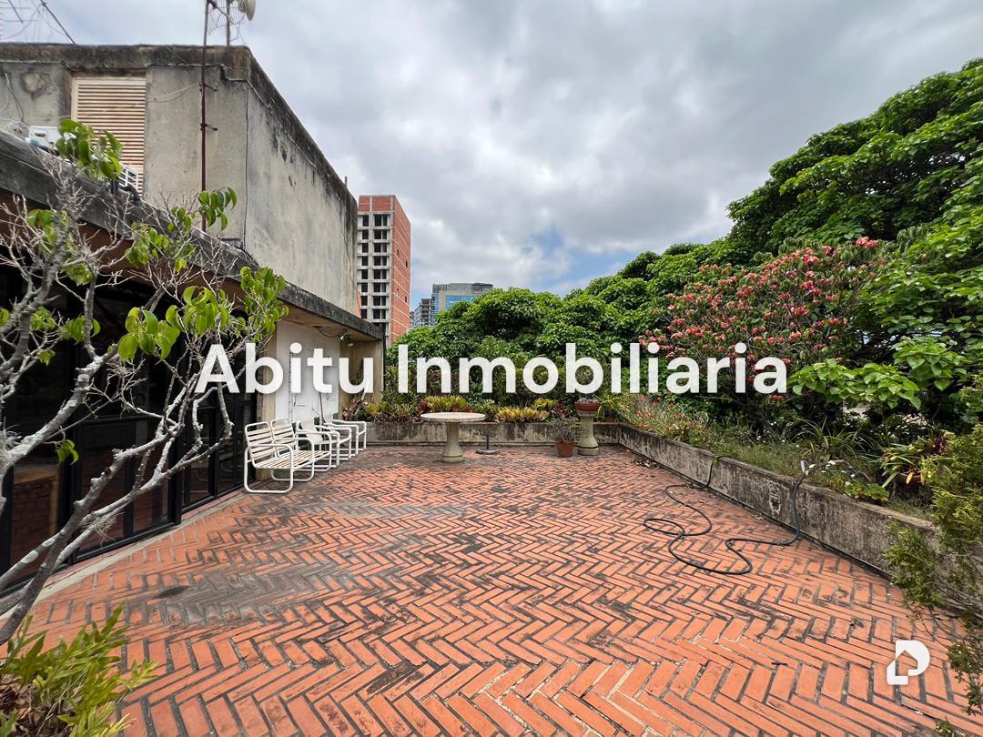 Building in Las Mercedes, Caracas – 5