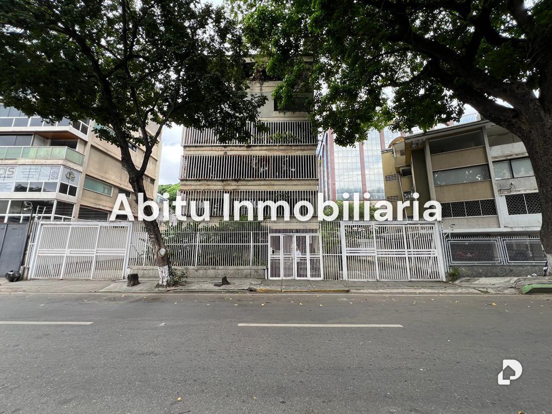 Building in Las Mercedes, Caracas – 2