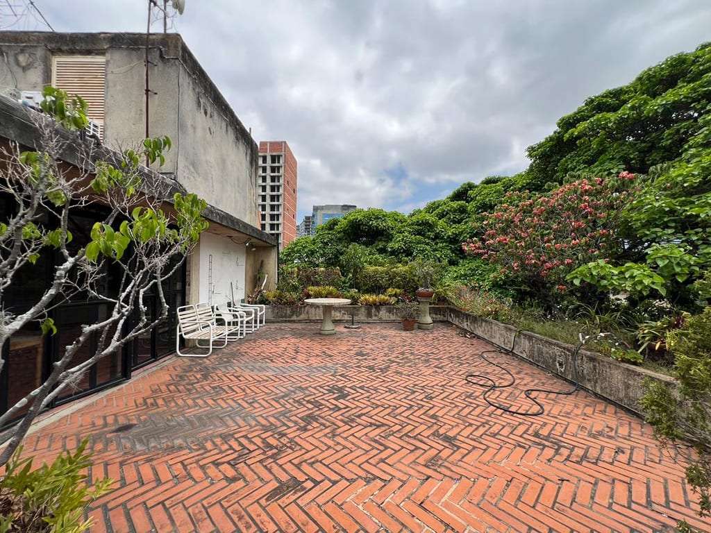 Edificio en Las Mercedes, Caracas