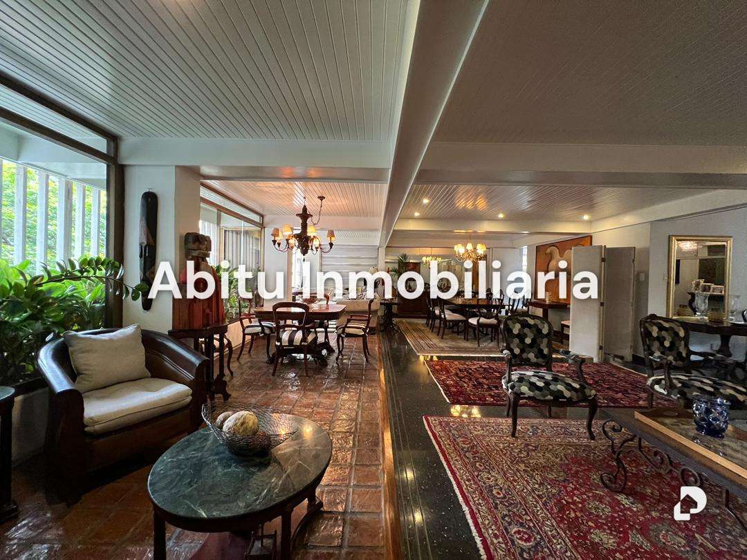 Building in Las Mercedes, Caracas – 11