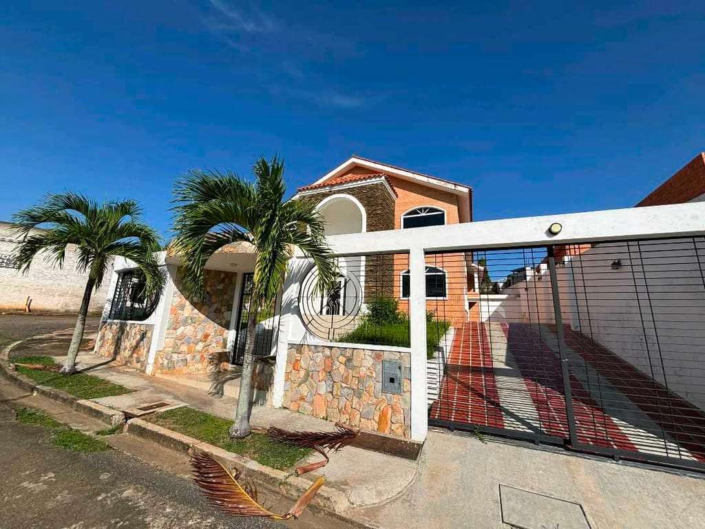 Casa en Guataparo Country Club, Valencia - 1