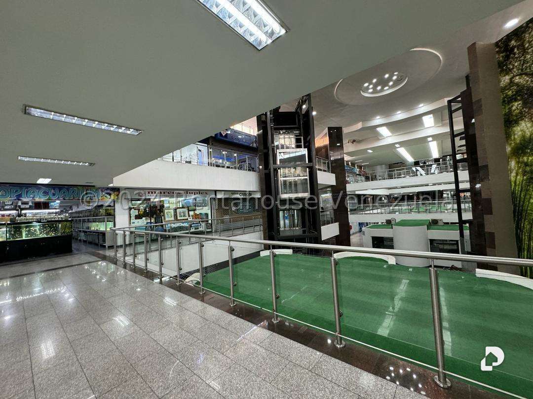 Local comercial en El Cafetal, Caracas – 17