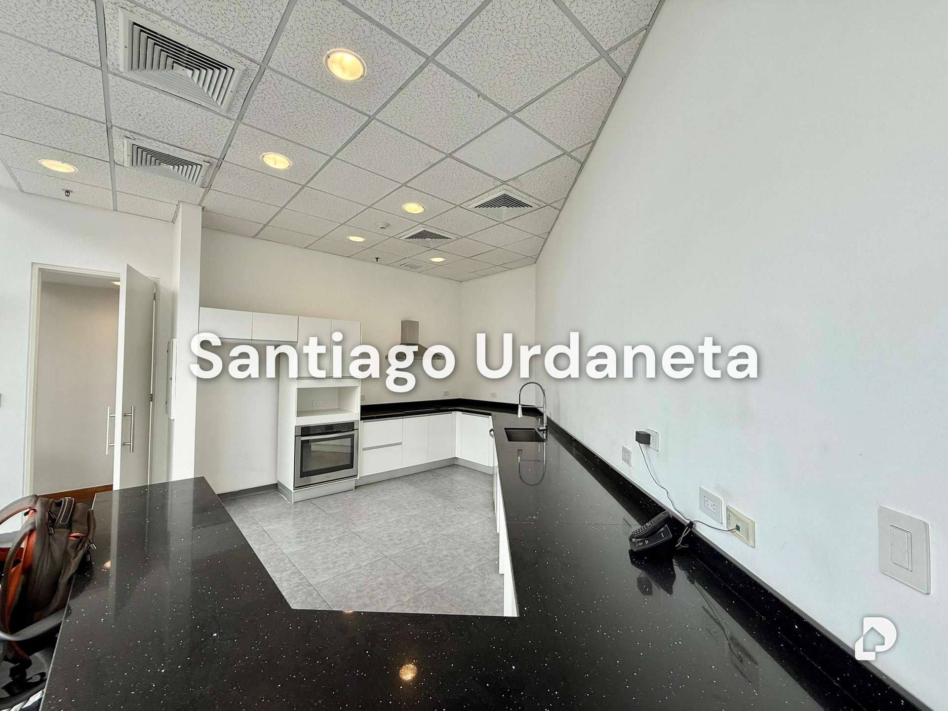 Oficina en La Castellana, Caracas – 13
