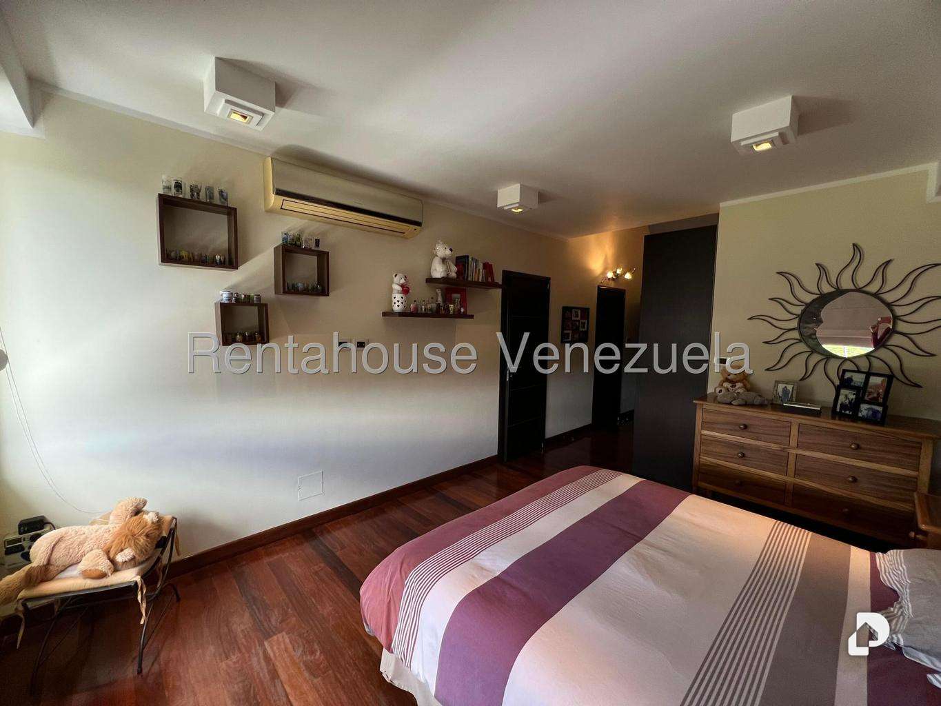 House in La Lagunita Country Club, Caracas – 23