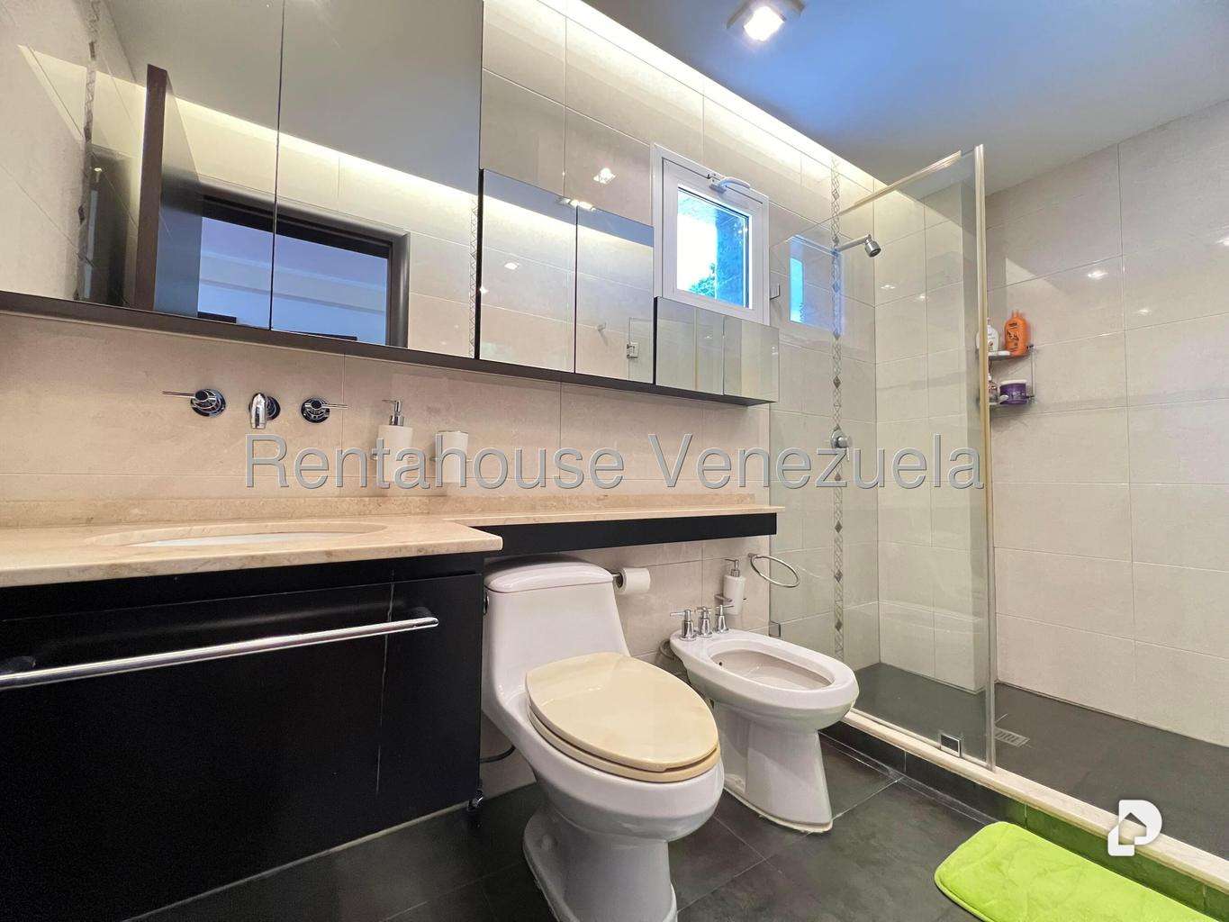 House in La Lagunita Country Club, Caracas – 36