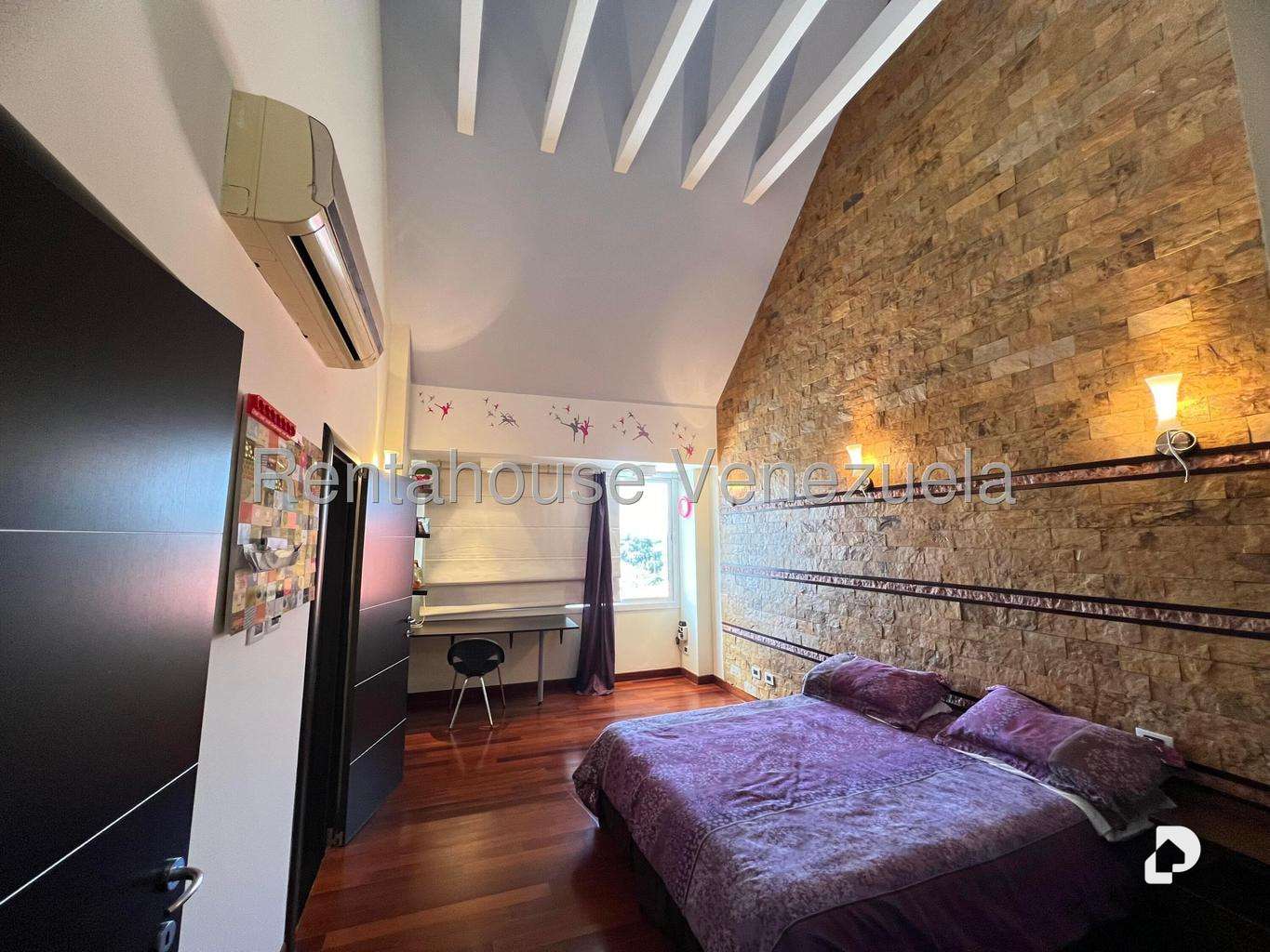 House in La Lagunita Country Club, Caracas – 29