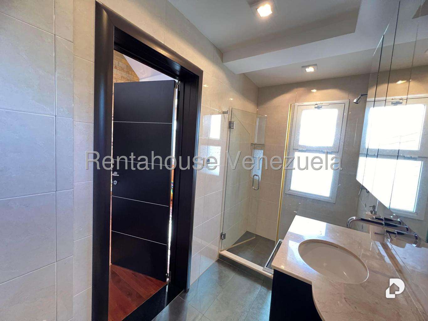 House in La Lagunita Country Club, Caracas – 41